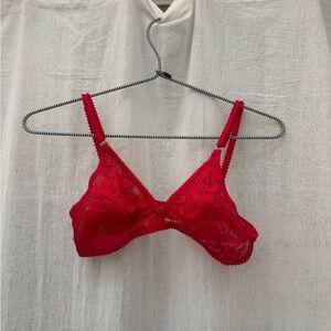 Red lace bralettette